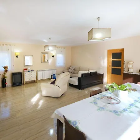 Vila Cantos By Interhome *